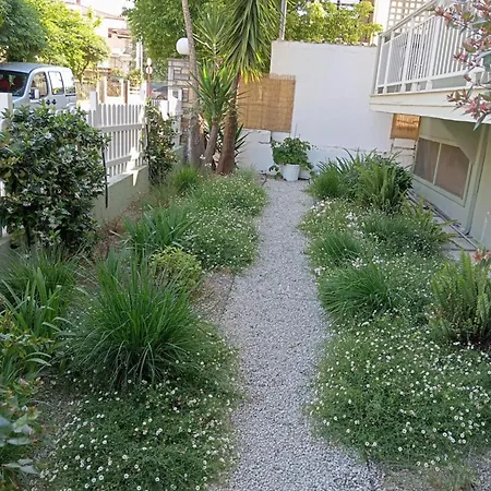 Nikos House Apart-hotel 2*