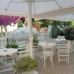 Nikos House Aparthotel