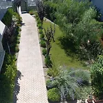 Nikos House 2*