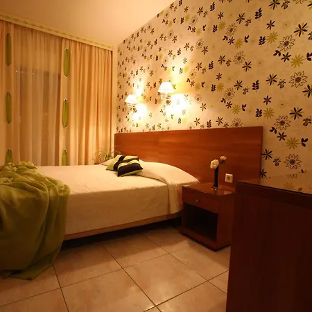 Nikos House Aparthotel 2*