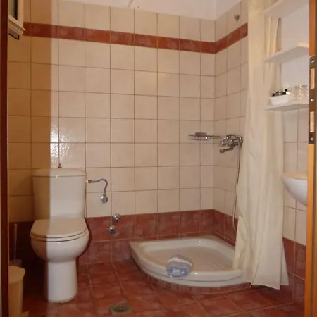 Nikos House Aparthotel 2*