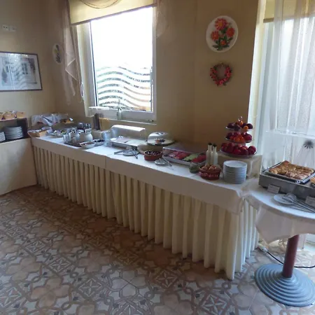Nikos House Aparthotel
