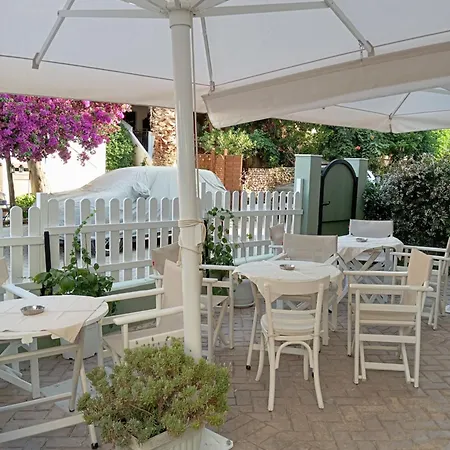 Nikos House Aparthotel