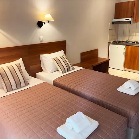 Nikos House Aparthotel 2*
