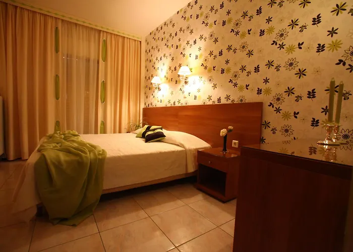 Nikos House 公寓式酒店 2*