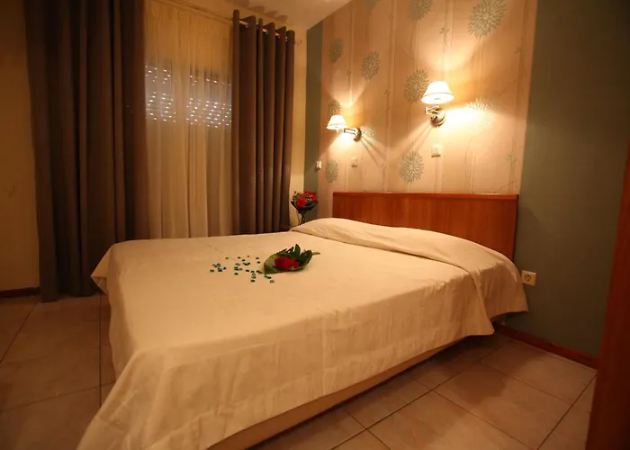 Nikos House 公寓式酒店 2*