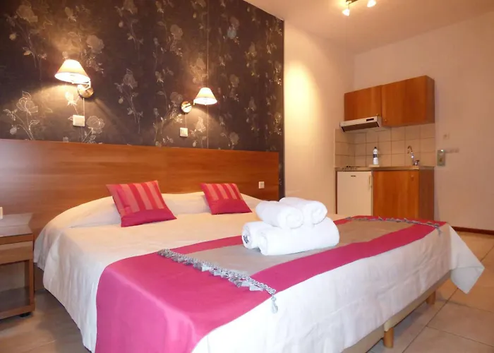 Nikos House 2* 尼基季